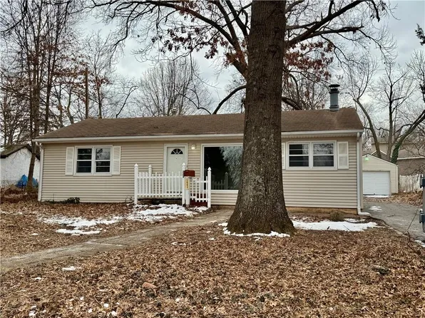 223 E Bannister Rd, Kansas City, MO 64114