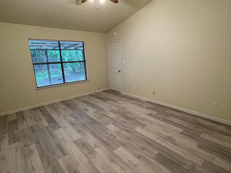 13719 Cambourne Dr — Photo 10