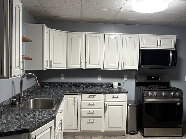 413 Stephenson St #B — Photo 16