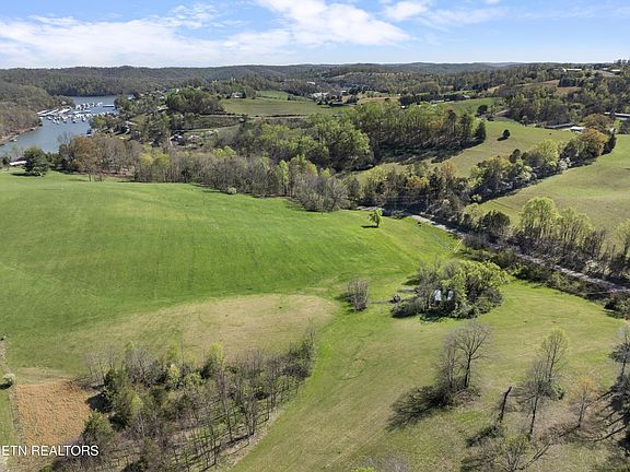 4th image of 735 Alder Springs Rd