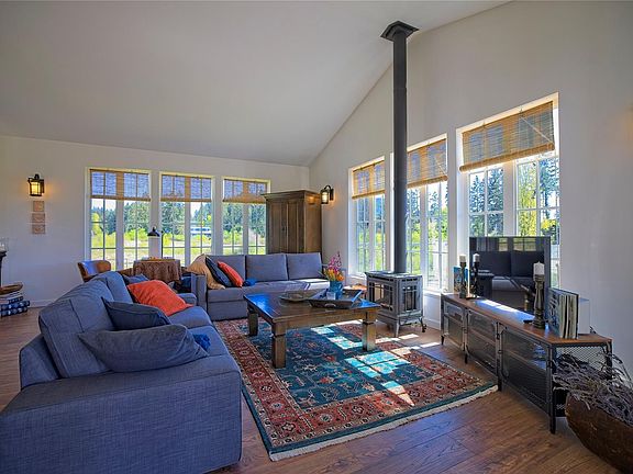 3rd image of 146 Tantramar Dr