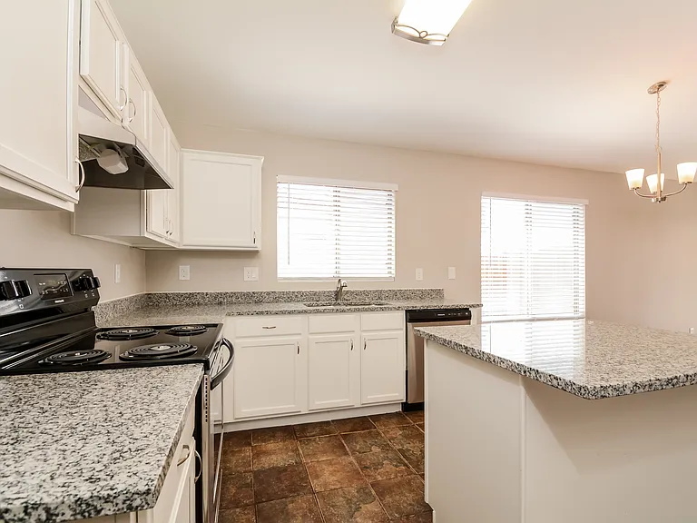 14905 W Caribbean Ln — Photo 4