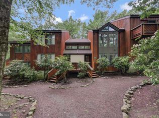 94 Red Fox Ct, Lake Harmony, PA 18624