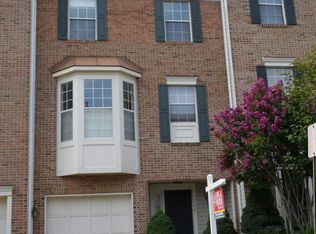 2508 Clover Field Cir, Herndon, VA 20171