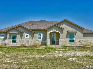 160 Gentle Breeze, Floresville, TX 78114