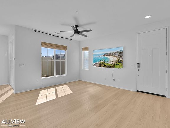 4th image of 203 Woodland Pl