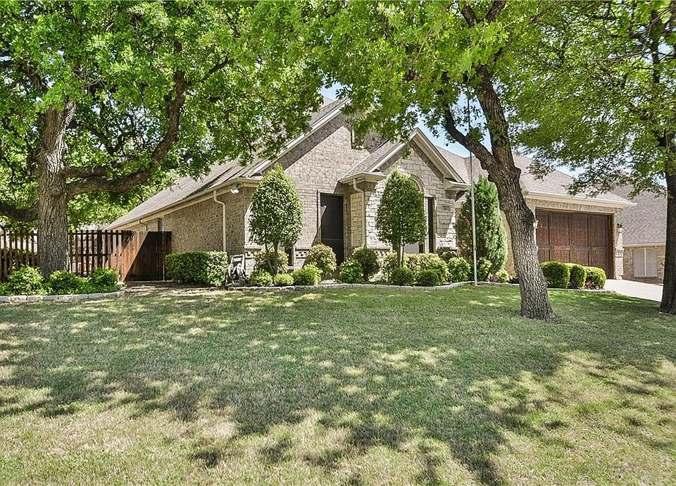 1st image of 301 Flagstone Dr