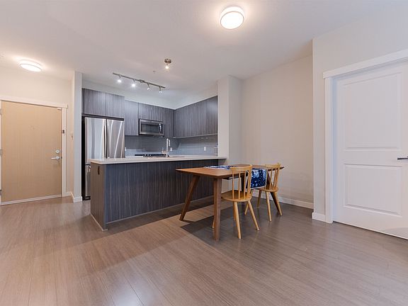 5th image of 607 Cottonwood Ave #104