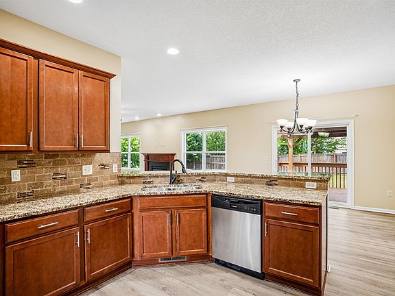 5th image of 205 SE Telby Ln