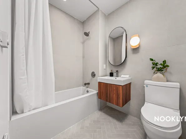 26-04 Jackson Avenue image 5 of 42