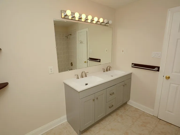 1217 Reardon Cir — Photo 4
