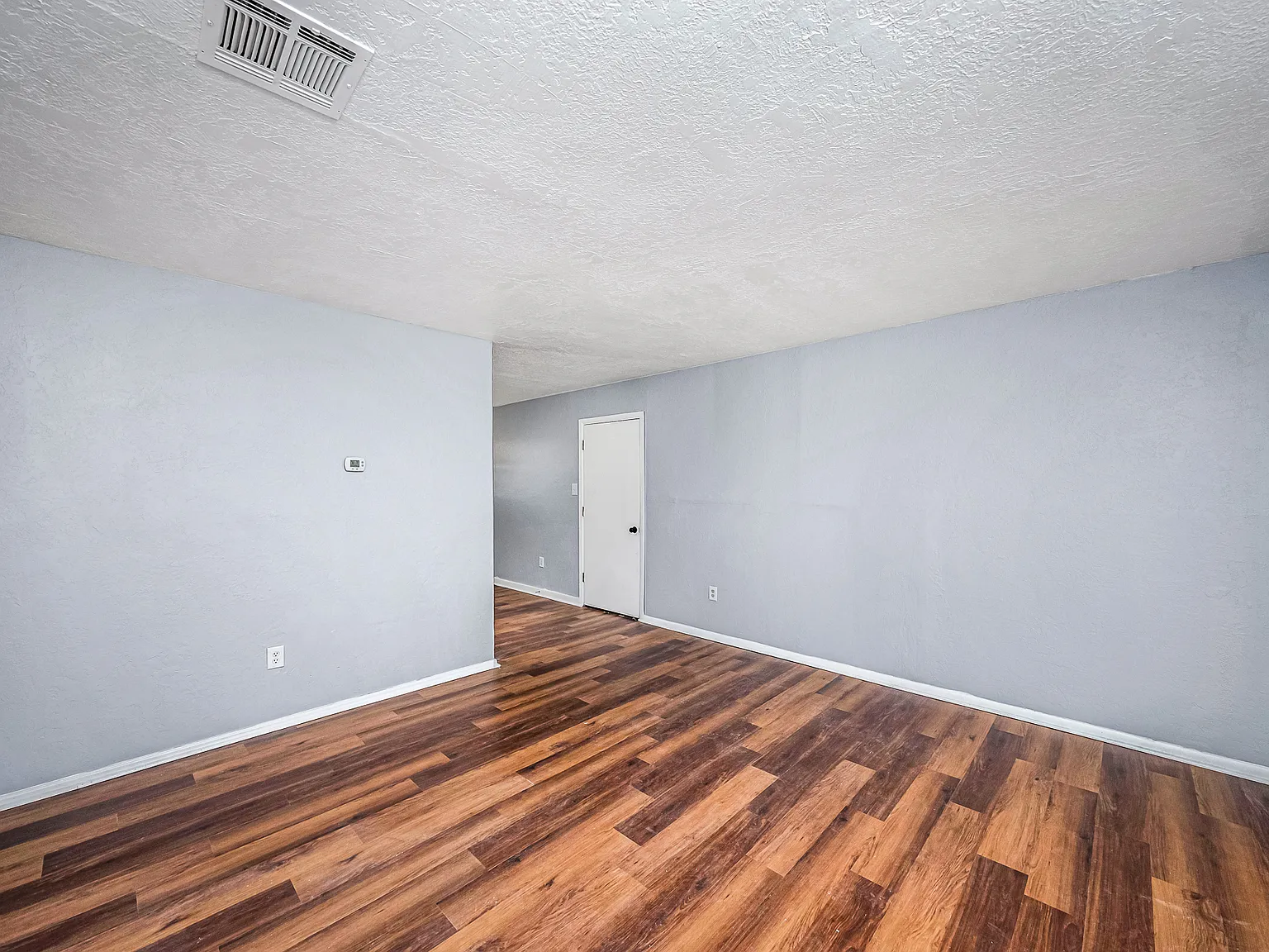 3 bed, 995 sqft, $1,095 — Photo 4