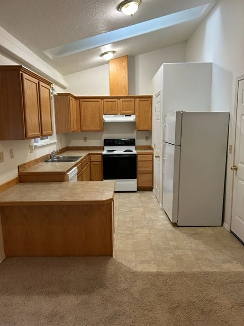 2103 Wilson Court — Photo 2