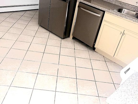 5th image of 2711 N 72nd Ct