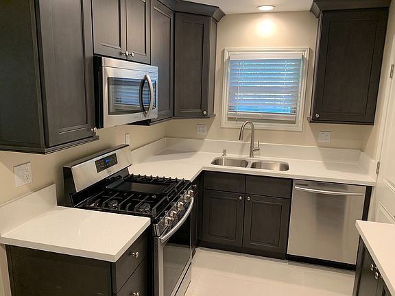 5th image of 303 W Lemon Ave #B