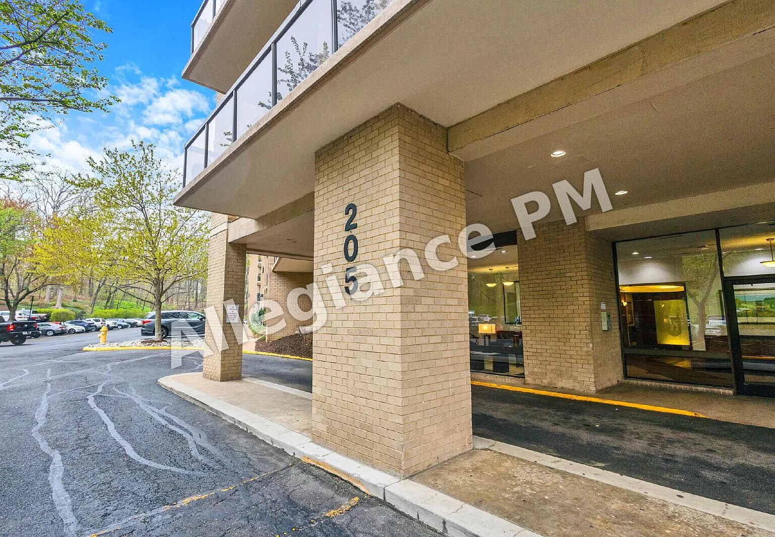 205 Yoakum Pkwy #906 — Photo 2