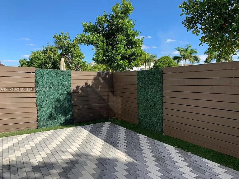 10510 NW 78th Ter #10510 — Photo 16