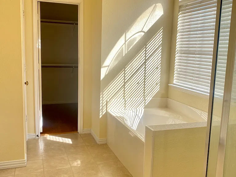 8412 White Sands Dr — Photo 11