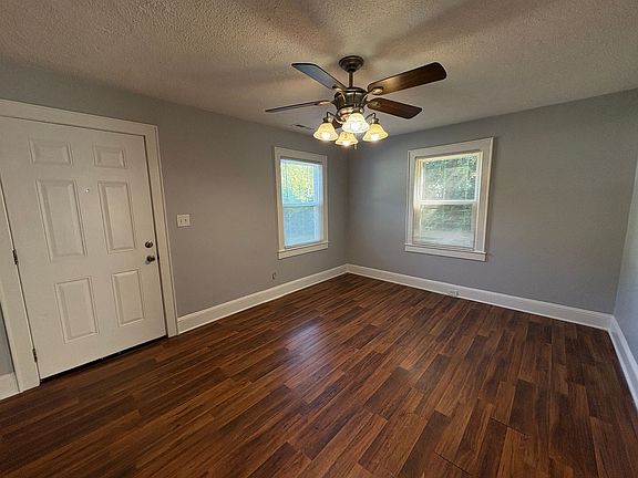 2nd image of 1832 Garibaldi Ave