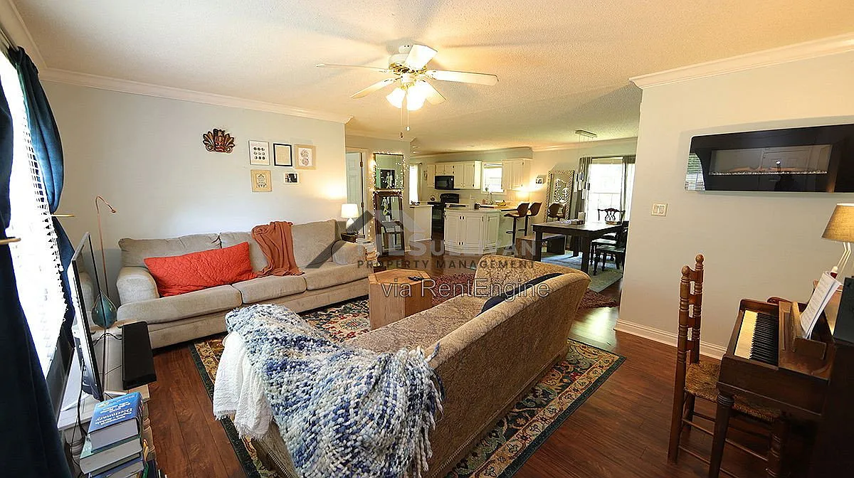 3 bed, 2.0 bath, 1574 sqft, $1,800 — Photo 4