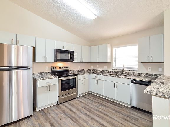3rd image of 303 Aldrup Way
