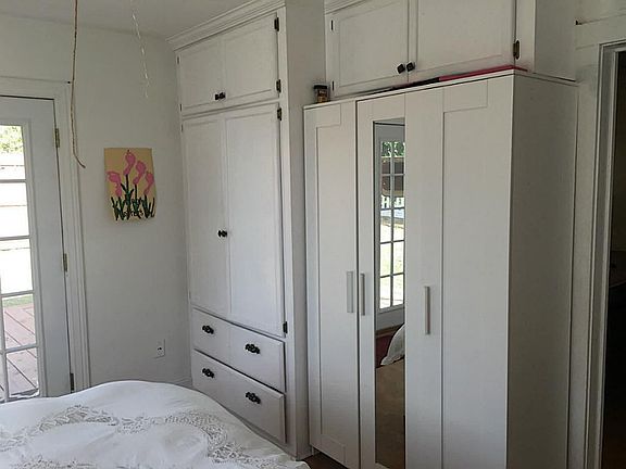 2nd image of 103 W Anderson St