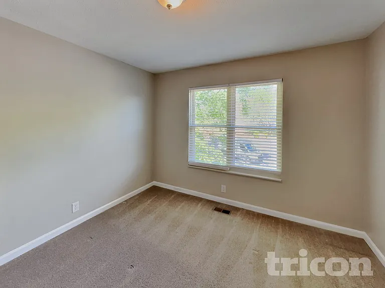 107 Charleston Ct — Photo 12