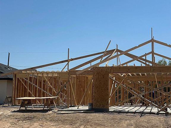 3rd image of 1028 Clover Ln