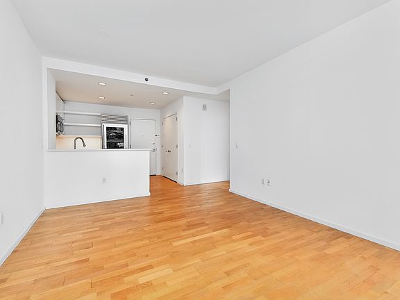 5th image of 635 W 42nd St APT 8L