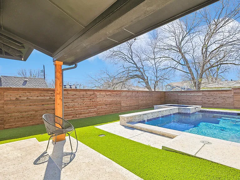 304 Bowie St — Photo 21