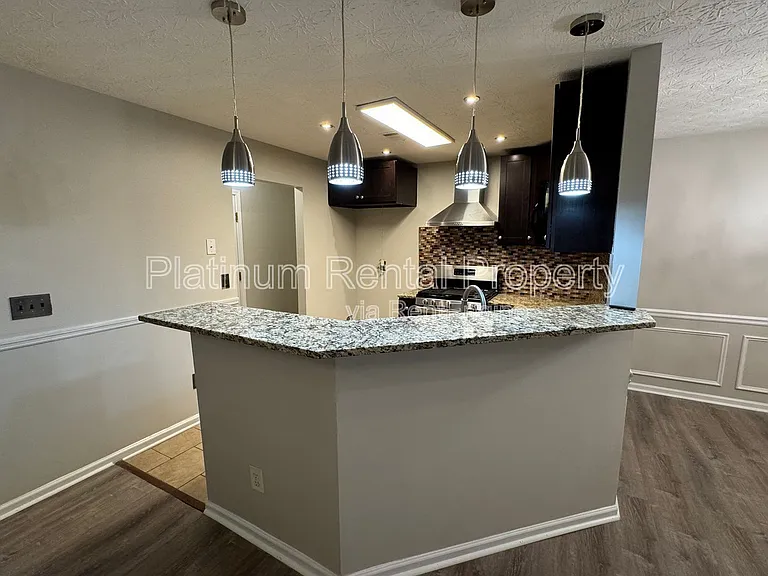 1823 Broadway St — Photo 6