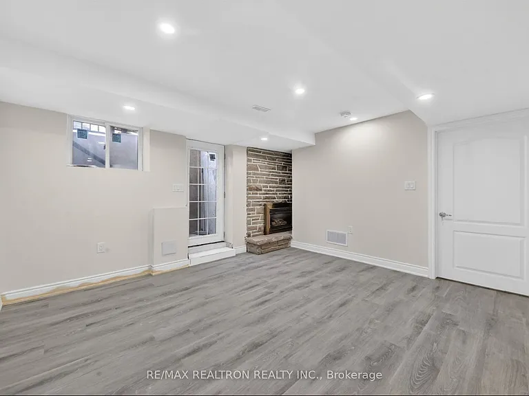 20 Ivy Green Cres — Photo 6
