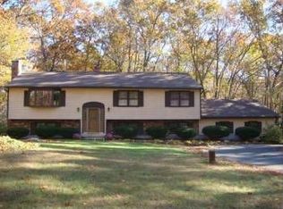 109 Briarwood Dr, Guilford, CT 06437