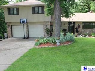 5317 Raven Oaks Dr, Omaha, NE 68152