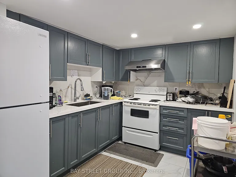 3177 Colonial Dr #1 — Photo 8