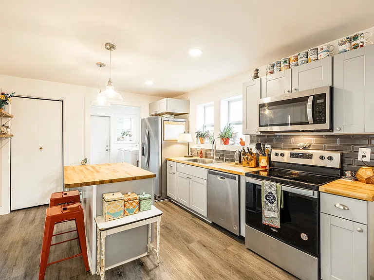 248 Morrison St — Photo 13