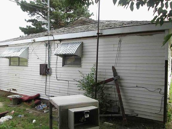 2nd image of 1409 Herbst St