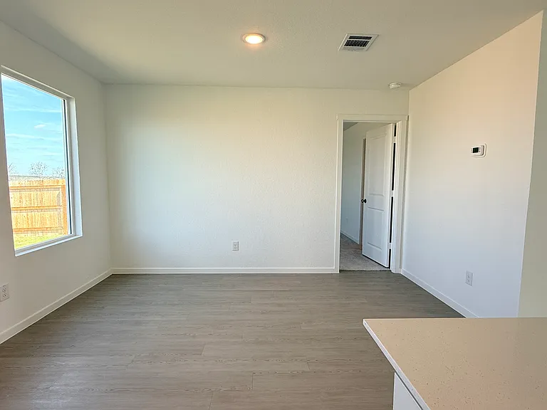 3195 Dispatch Dr — Photo 6