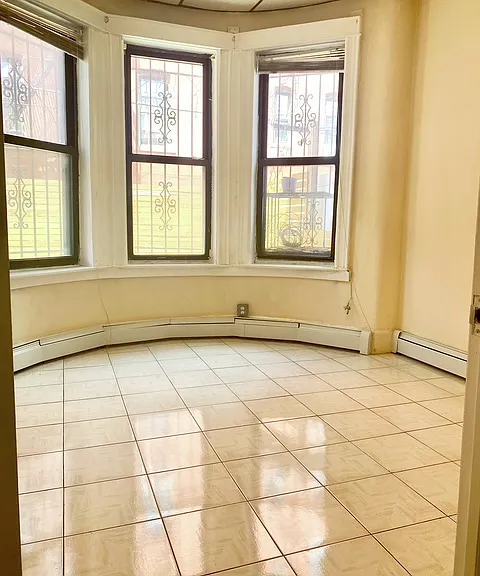 6085 Putnam Ave — Photo 5