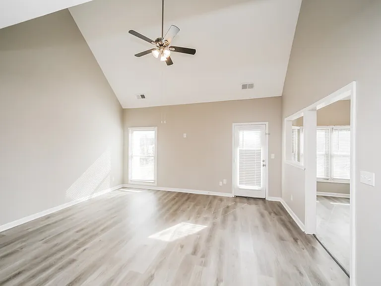 9347 Helmsley Dr — Photo 6