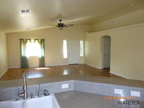 3rd image of 1561 Ash Ave