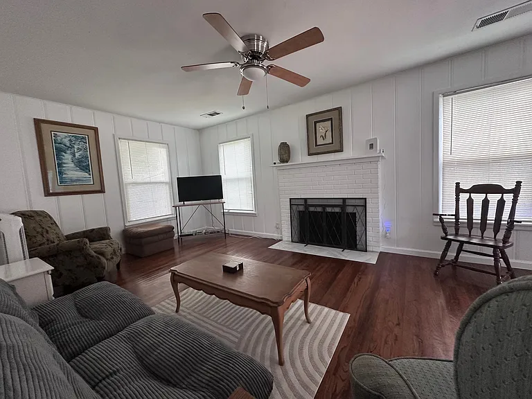 Grayson St — Photo 10