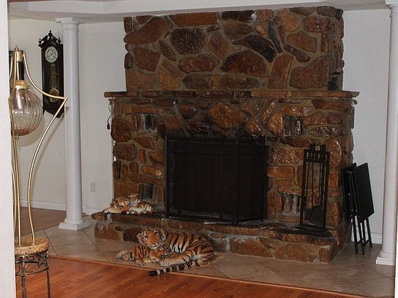 4th image of 2317 Lee St