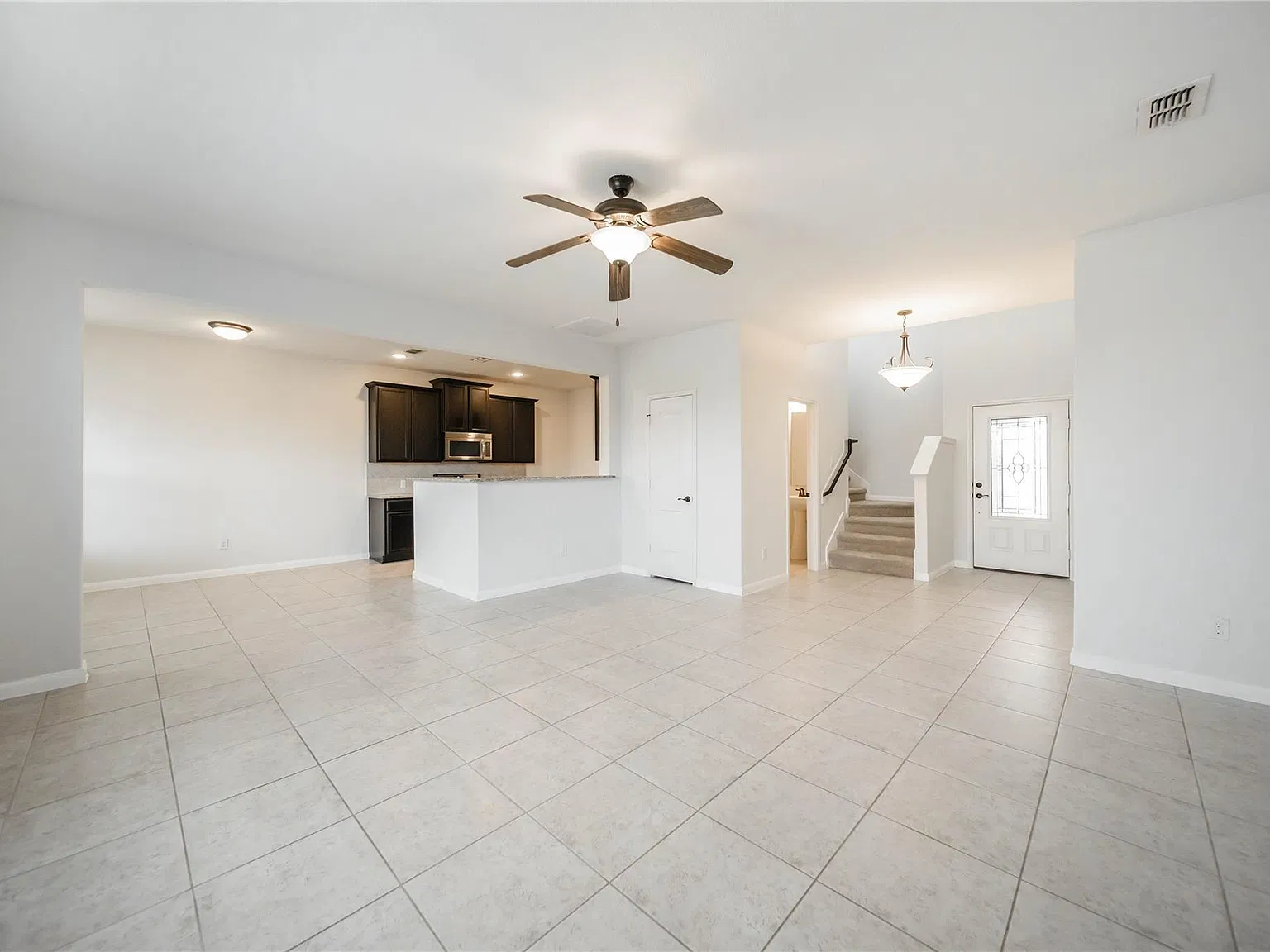 4 bed, 2236 sqft, $2,200 — Photo 2