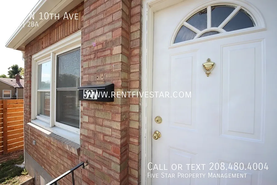 Spacious Duplex Near Idaho State University! — Photo 2