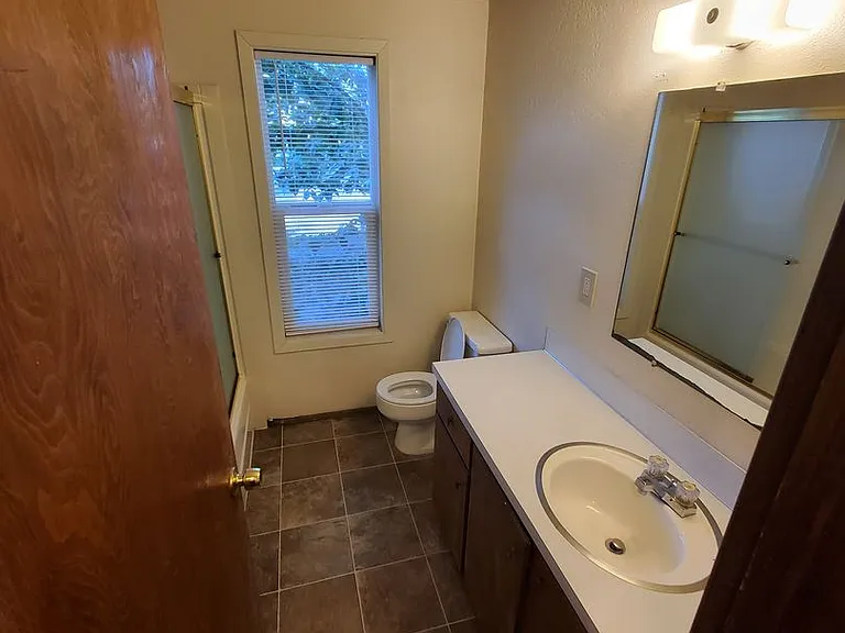 14th Street Apartments — Photo 9