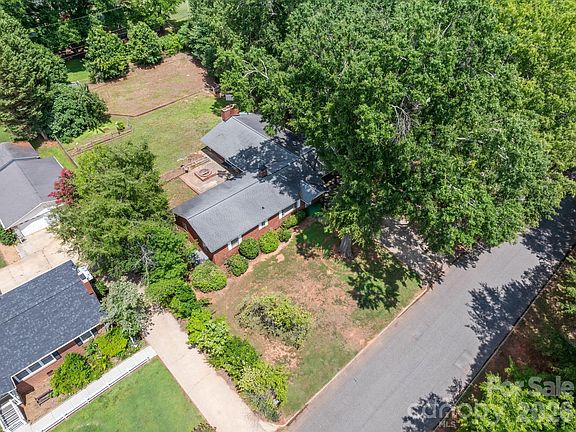 4th image of 811 Katherine Ave