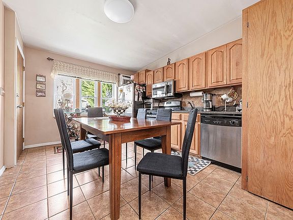 4th image of 2144 73rd St