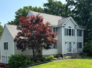 8 Eagle Hill Rd, Raymond, NH 03077