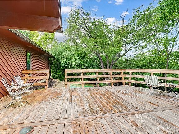 3rd image of 536 Queen Eleanor Ct